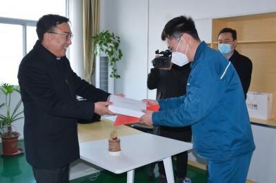山东省潍坊市人大常委会副主任范福生莅临山东九州酷游药业指导慰问