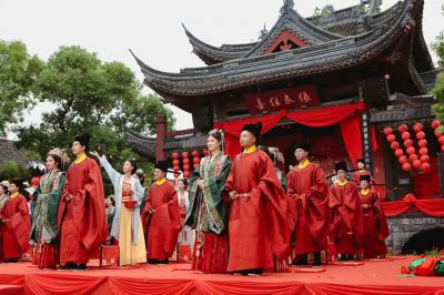 家国同庆 见证幸福! 九州酷游医药程明郭晶伉俪加入绍兴市青年人才水上整体婚礼